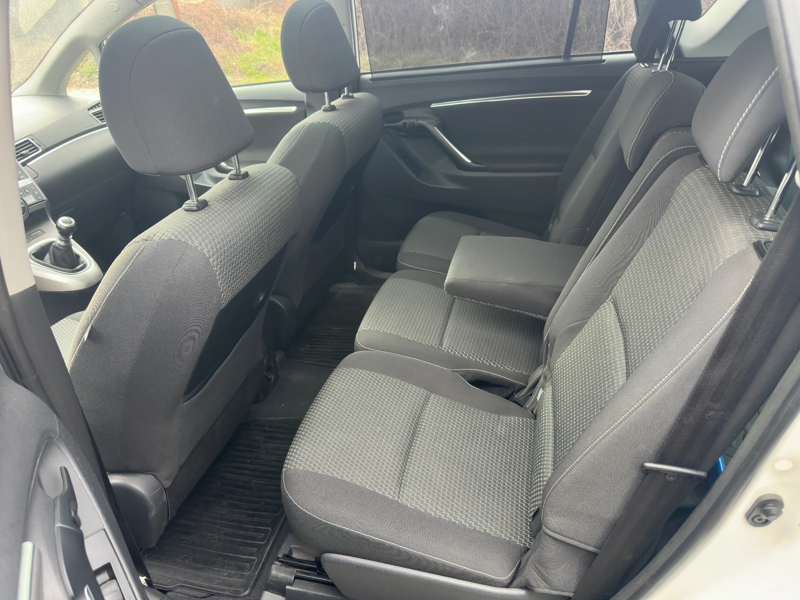 Toyota Verso 1.6 d4d 112кс, снимка 7 - Автомобили и джипове - 53929385