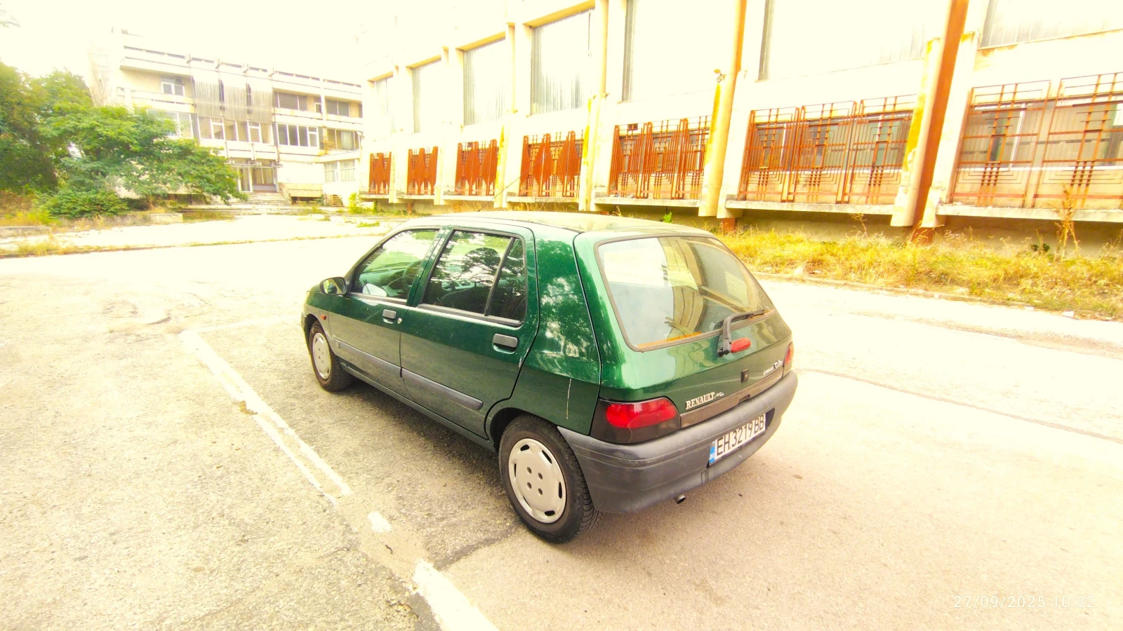 Renault Clio 1.2, снимка 3 - Автомобили и джипове - 54010075