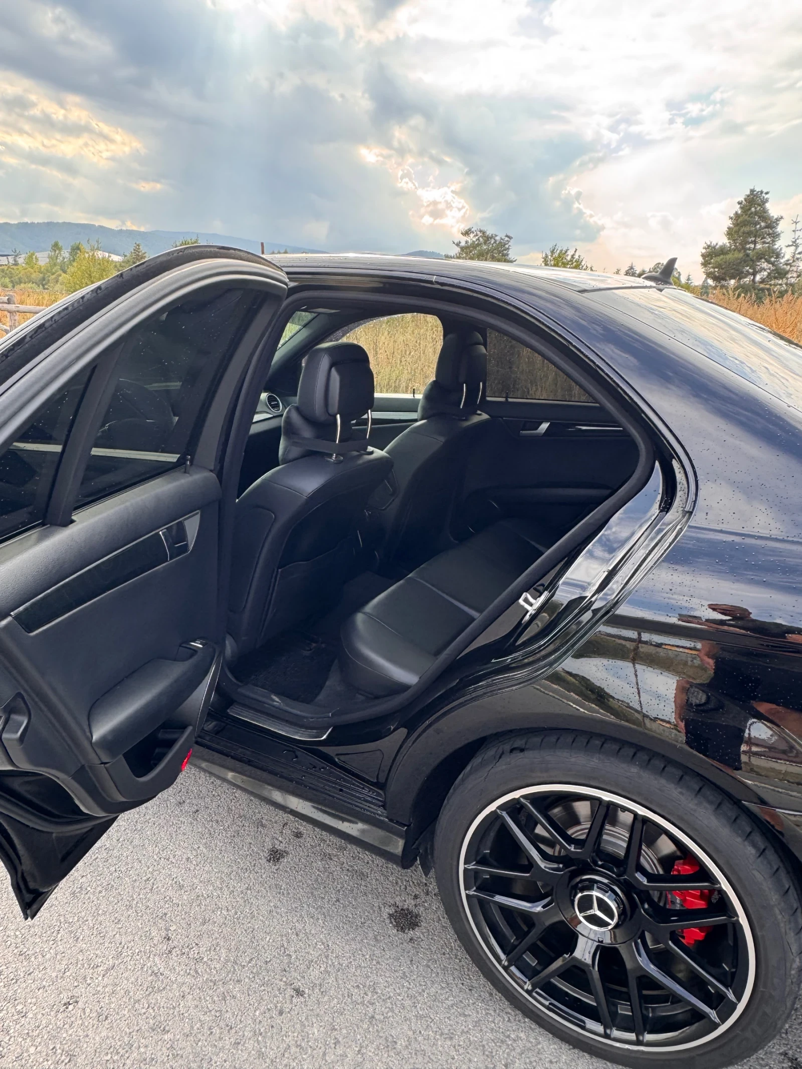 Mercedes-Benz C 300 4 MATIC AMG line, снимка 8 - Автомобили и джипове - 54745886