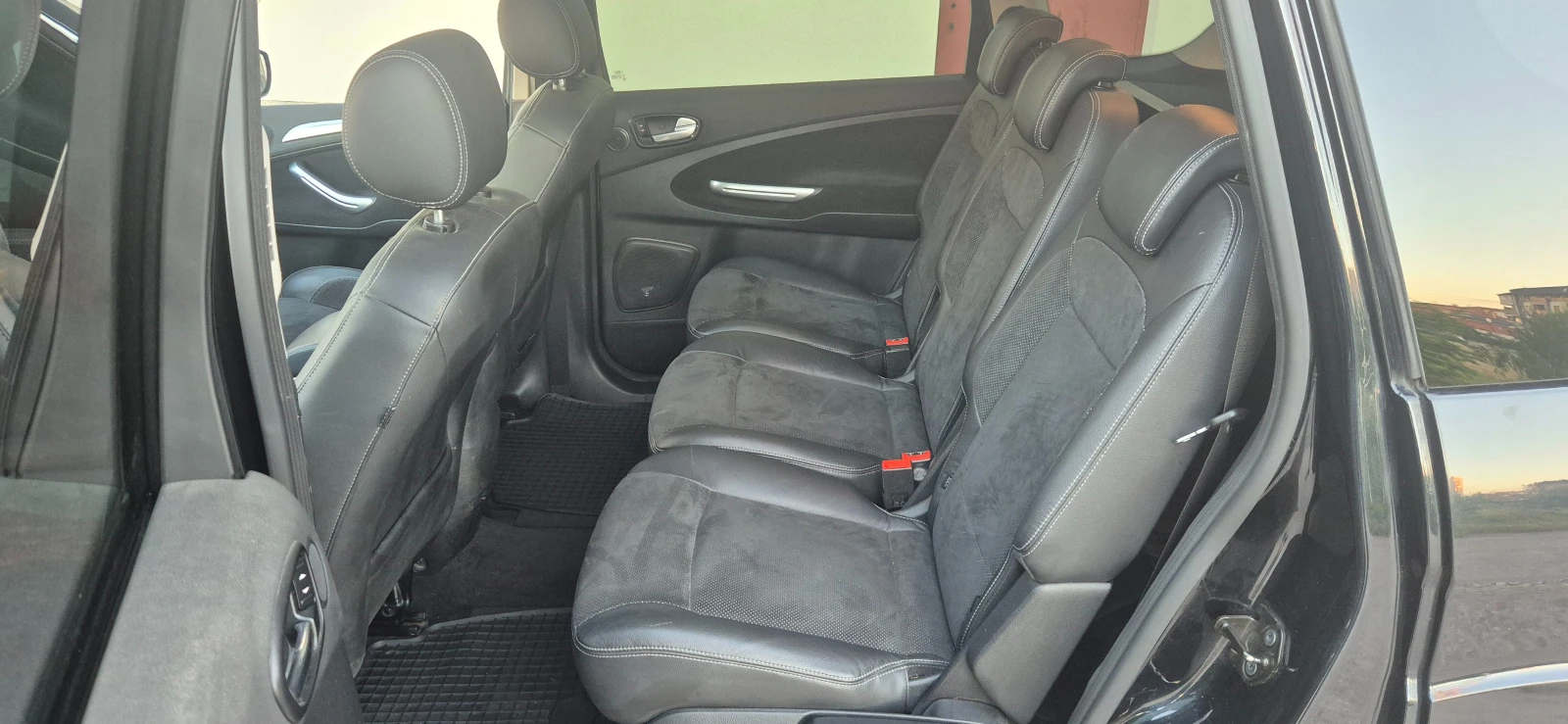 Ford S-Max 2.0-TDCI* 7м* 6ск.* Панорама* Кожа* , снимка 11 - Автомобили и джипове - 54981463