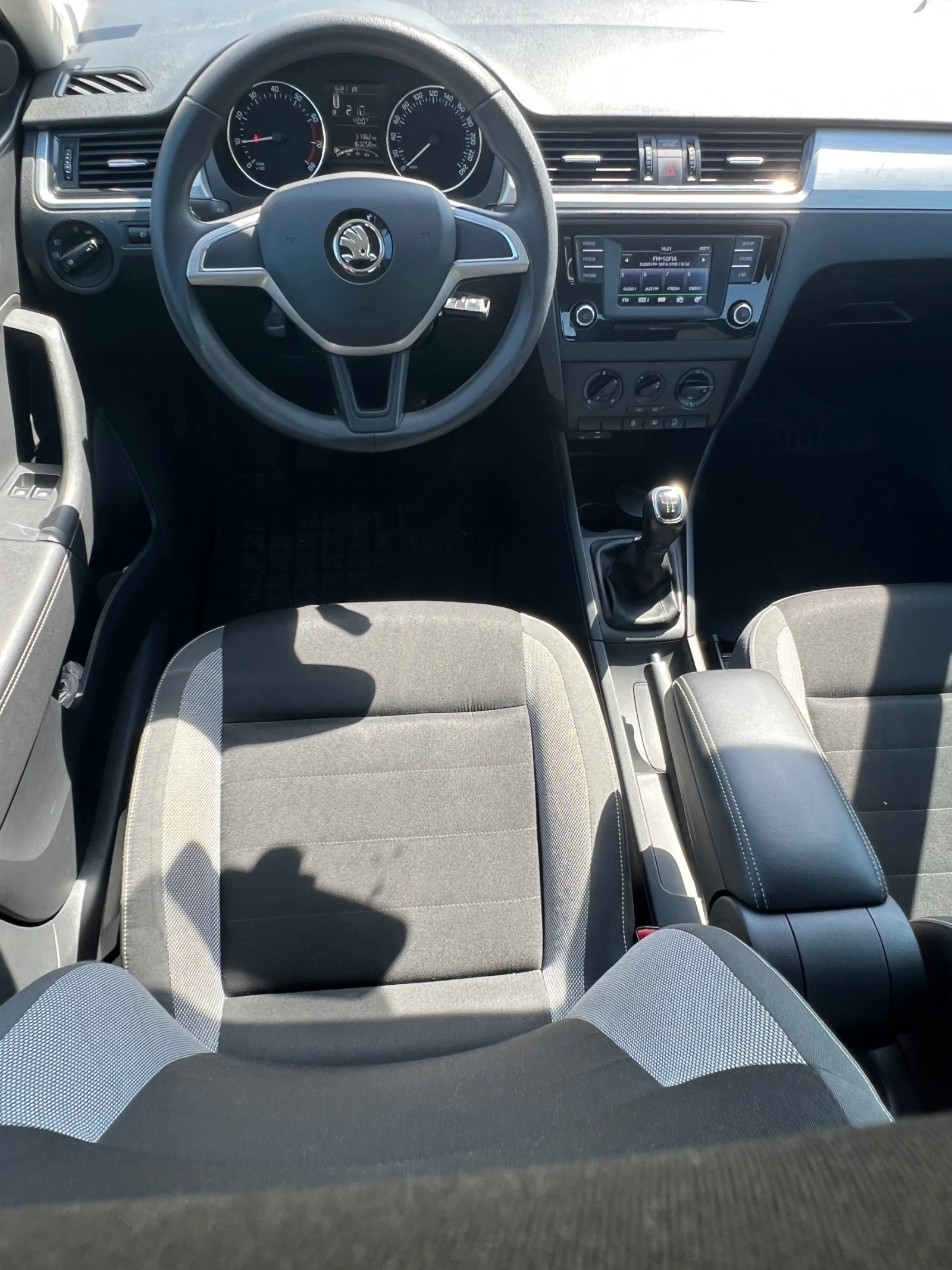 Skoda Rapid 1.2TSI, снимка 12 - Автомобили и джипове - 55090434