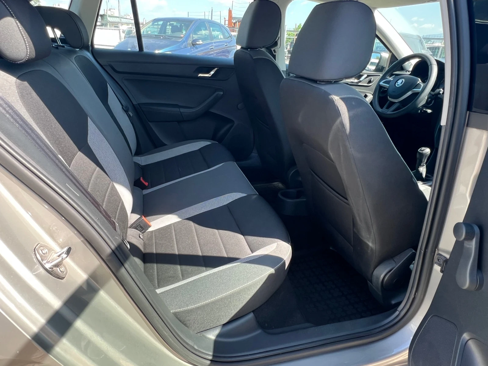 Skoda Rapid 1.2TSI, снимка 14 - Автомобили и джипове - 55090434
