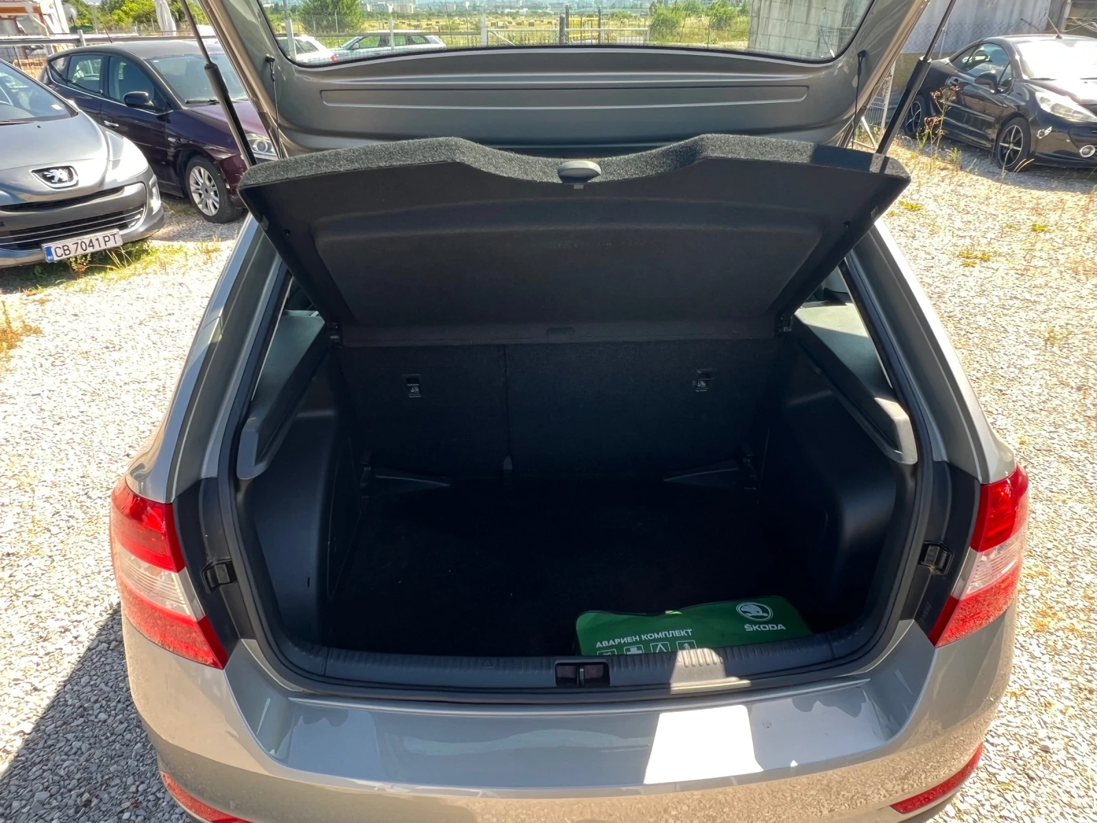 Skoda Rapid 1.2TSI, снимка 16 - Автомобили и джипове - 55090434