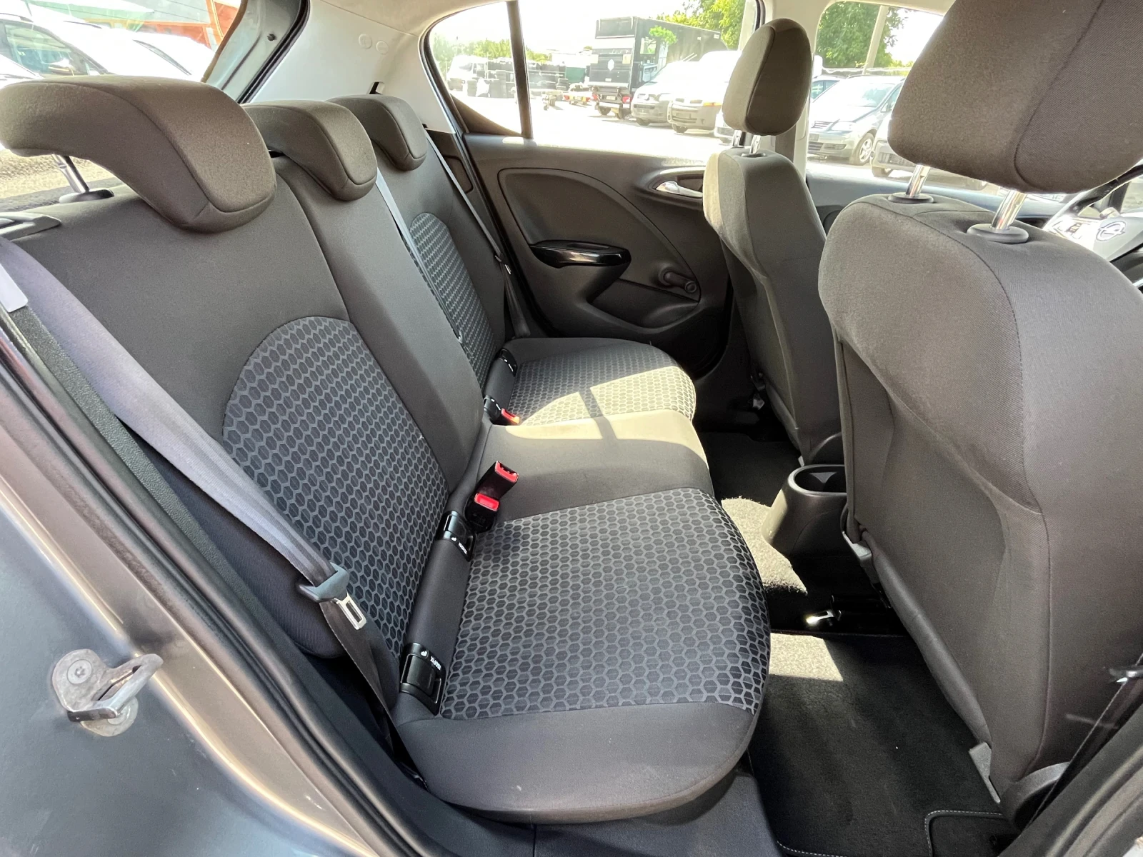 Opel Corsa Е 1.4i ОТЛИЧНА, снимка 11 - Автомобили и джипове - 55234509