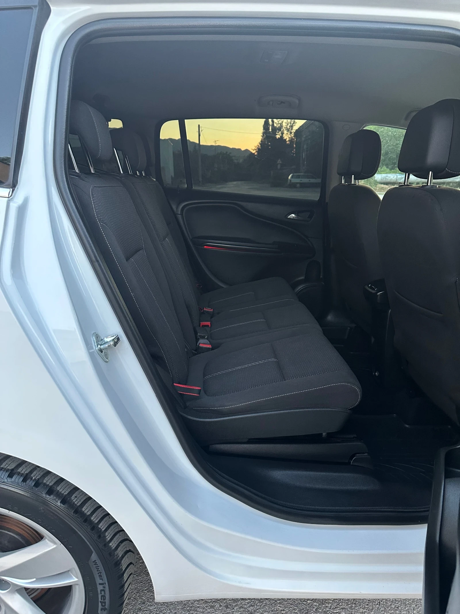 Opel Zafira 2.0 CDTI / 7m, снимка 11 - Автомобили и джипове - 55243300