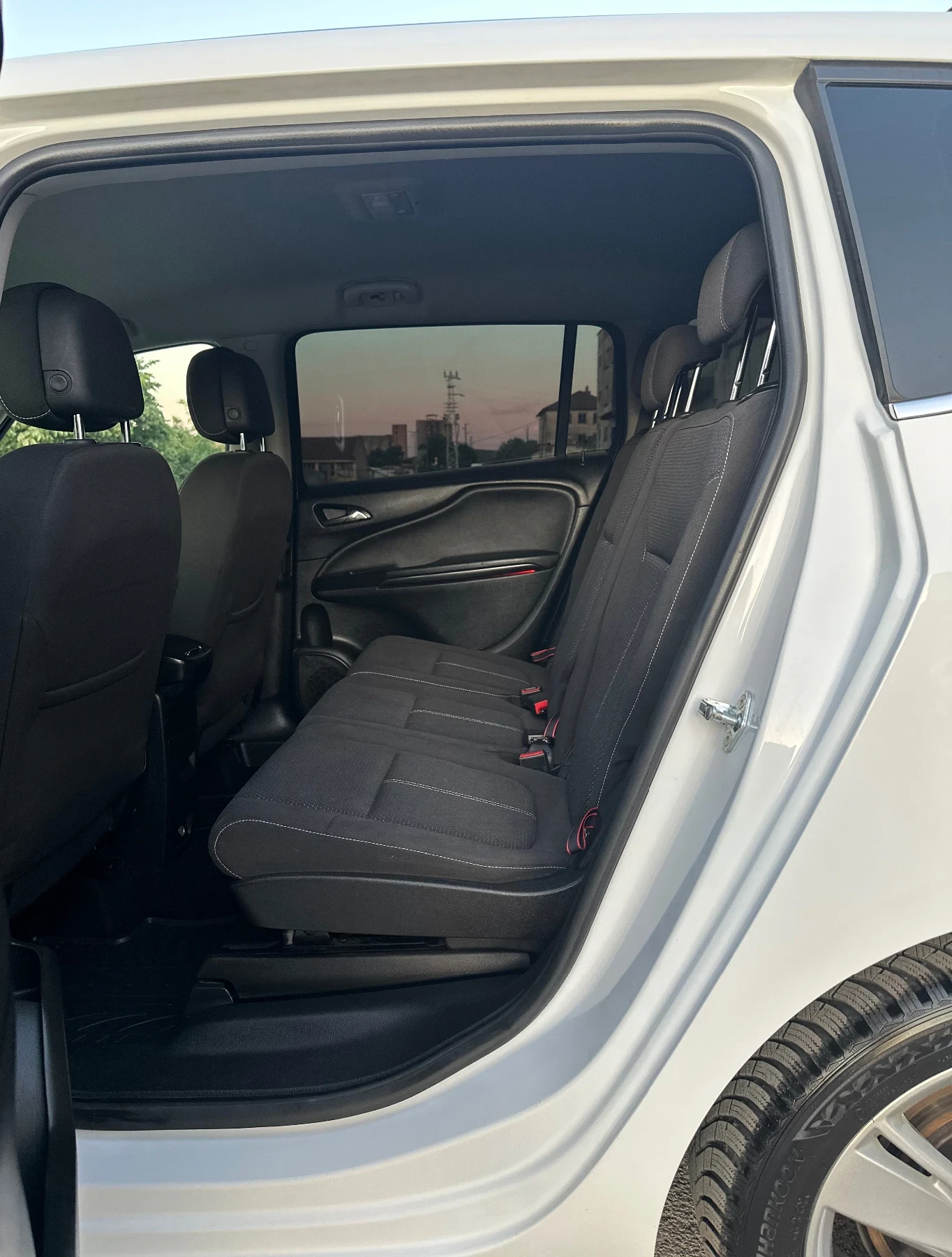 Opel Zafira 2.0 CDTI / 7m, снимка 9 - Автомобили и джипове - 55243300
