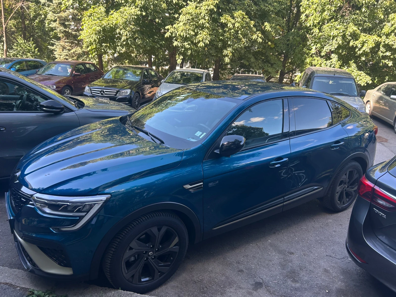 Renault Arkana 1.6 E-Teh хибрид, снимка 4 - Автомобили и джипове - 55339094