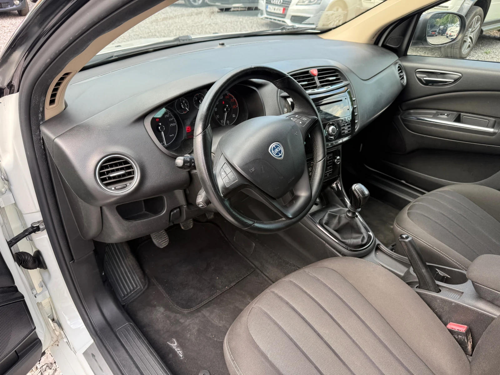 Lancia Delta Facelift 2014г 1.4 T-Jet 16V (120 кс) LPG/Газ  EU6, снимка 9 - Автомобили и джипове - 55827212