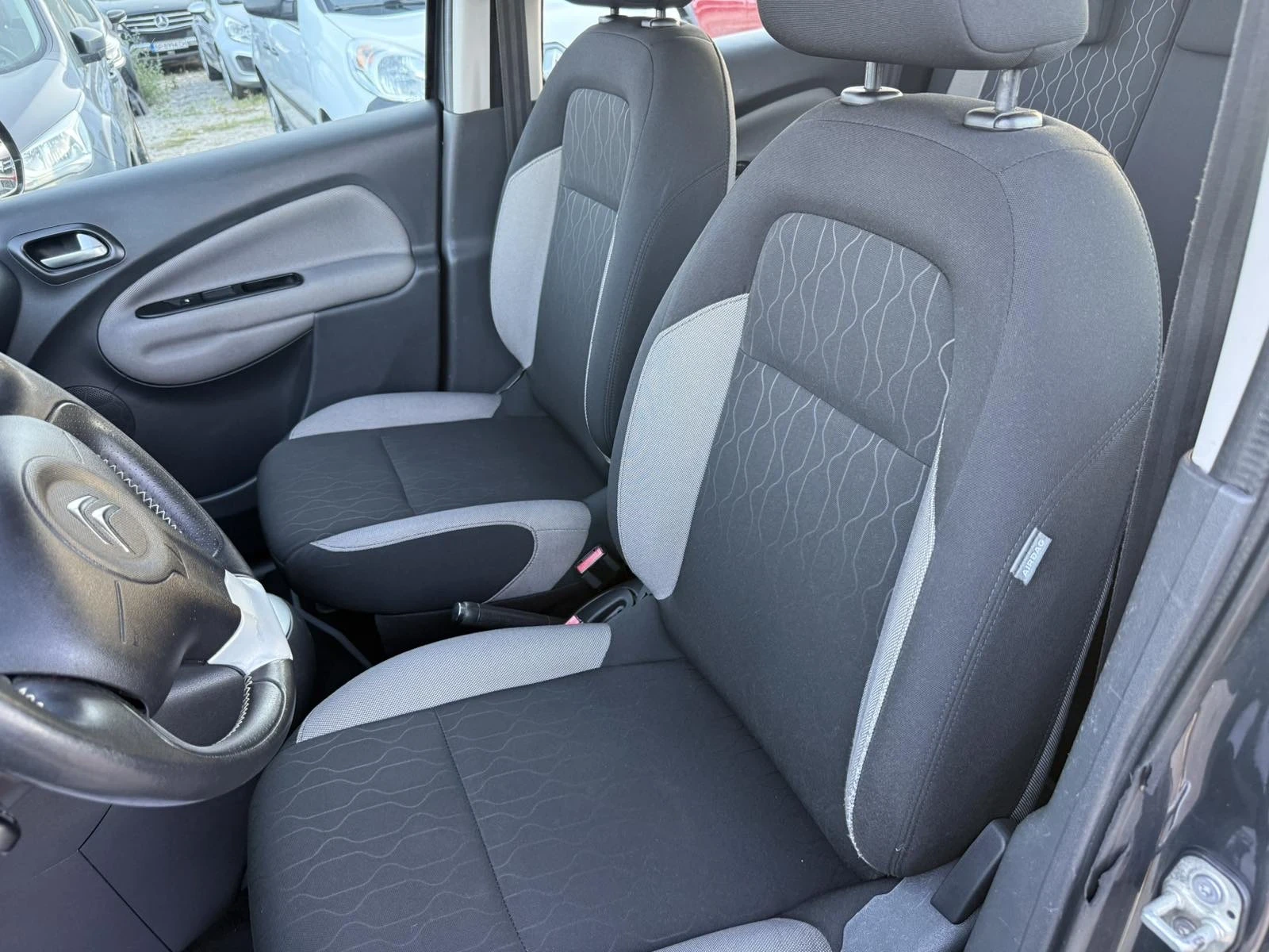 Citroen C3 Picasso 1.6 HDI АВТОМАТ LED ЧИСТО НОВ, снимка 10 - Автомобили и джипове - 55993560