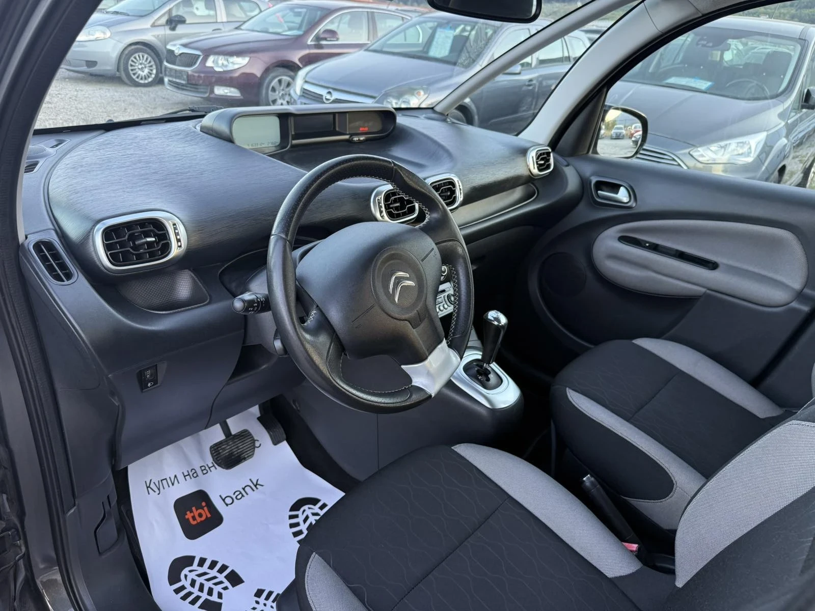 Citroen C3 Picasso 1.6 HDI АВТОМАТ LED ЧИСТО НОВ, снимка 9 - Автомобили и джипове - 55993560