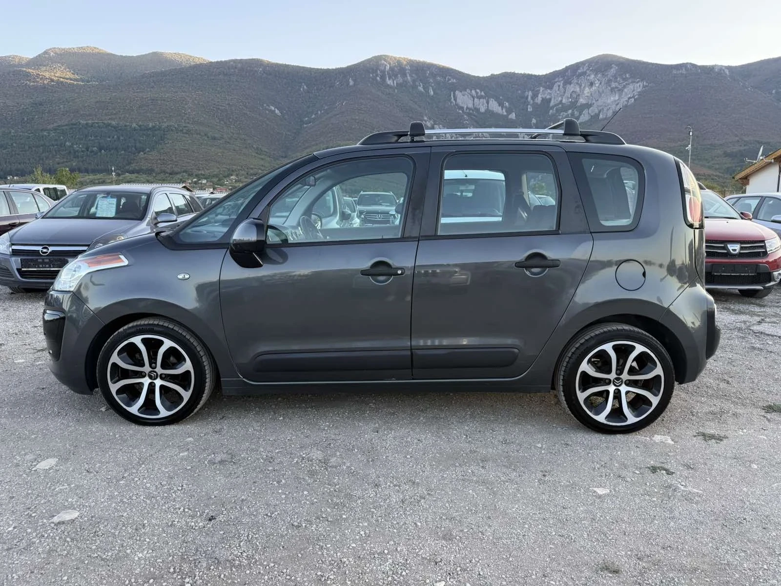 Citroen C3 Picasso 1.6 HDI АВТОМАТ LED ЧИСТО НОВ, снимка 7 - Автомобили и джипове - 55993560