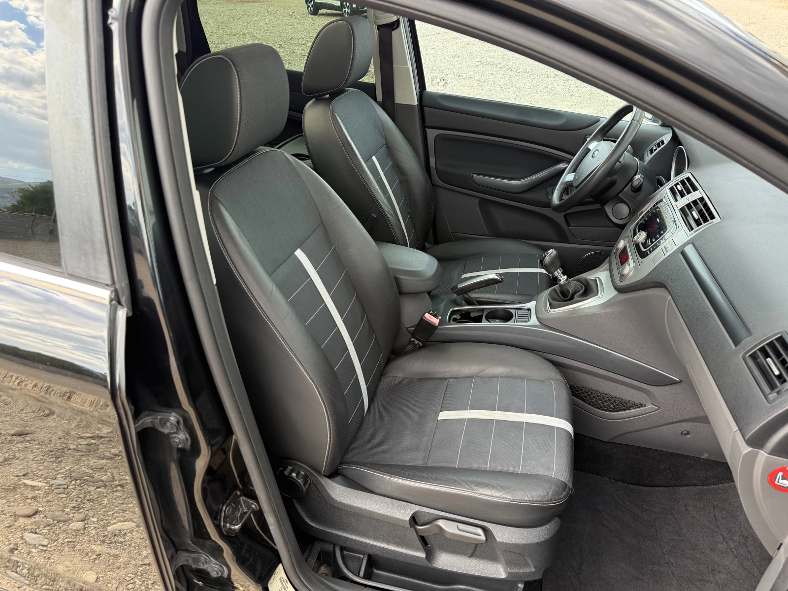 Ford Kuga 2.0 TDCI 4х4Панорама/Кожа/Темпомат/Собствен лизинг, снимка 12 - Автомобили и джипове - 54346684