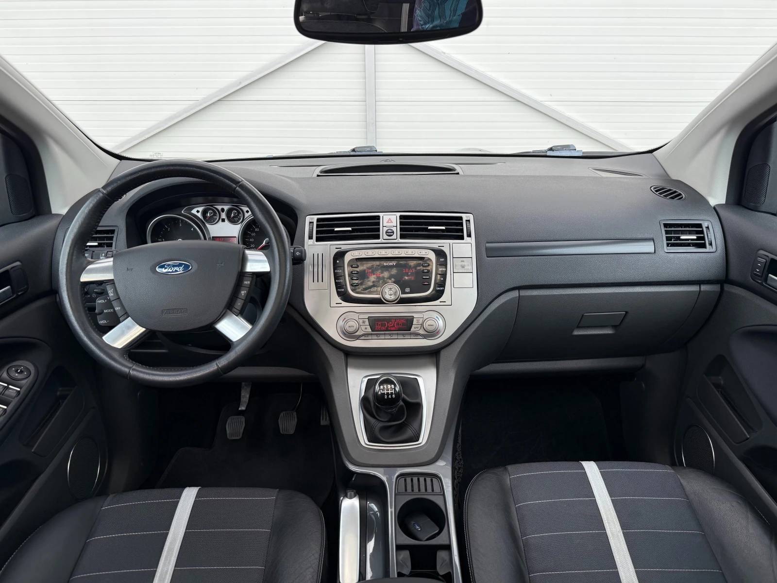 Ford Kuga 2.0 TDCI 4х4Панорама/Кожа/Темпомат/Собствен лизинг, снимка 14 - Автомобили и джипове - 54346684