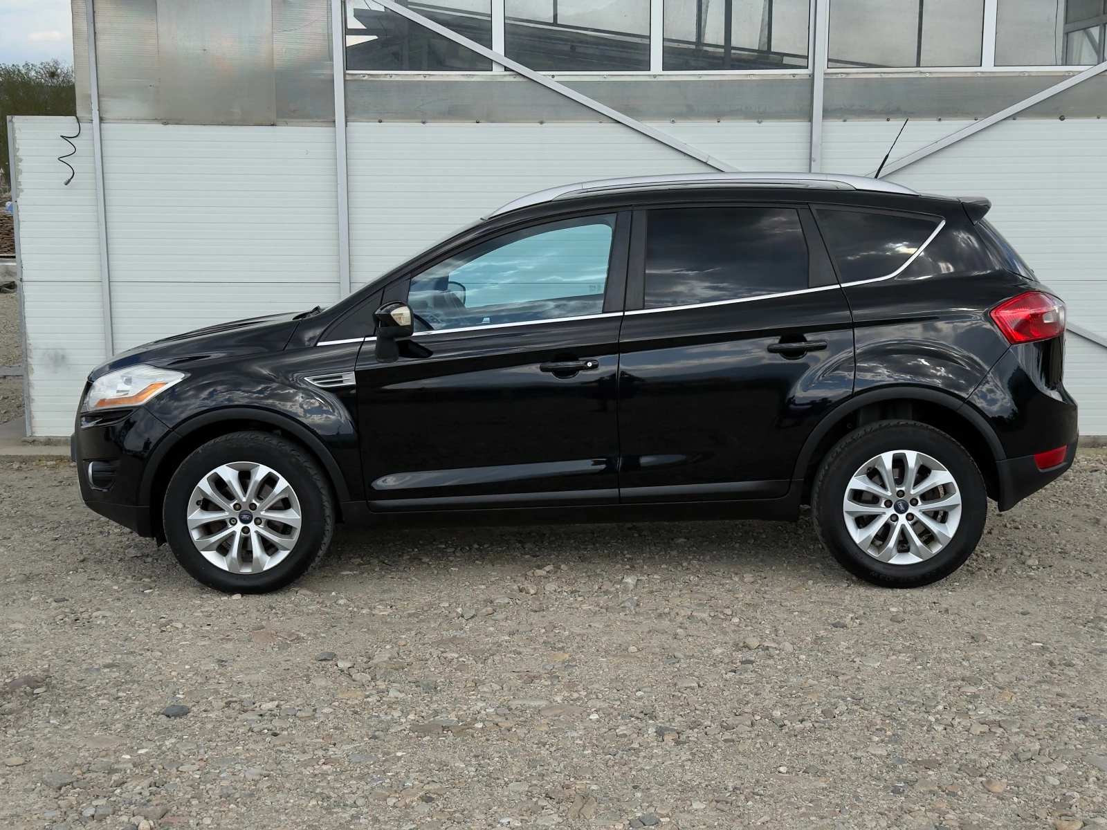 Ford Kuga 2.0 TDCI 4х4Панорама/Кожа/Темпомат/Собствен лизинг, снимка 7 - Автомобили и джипове - 54346684
