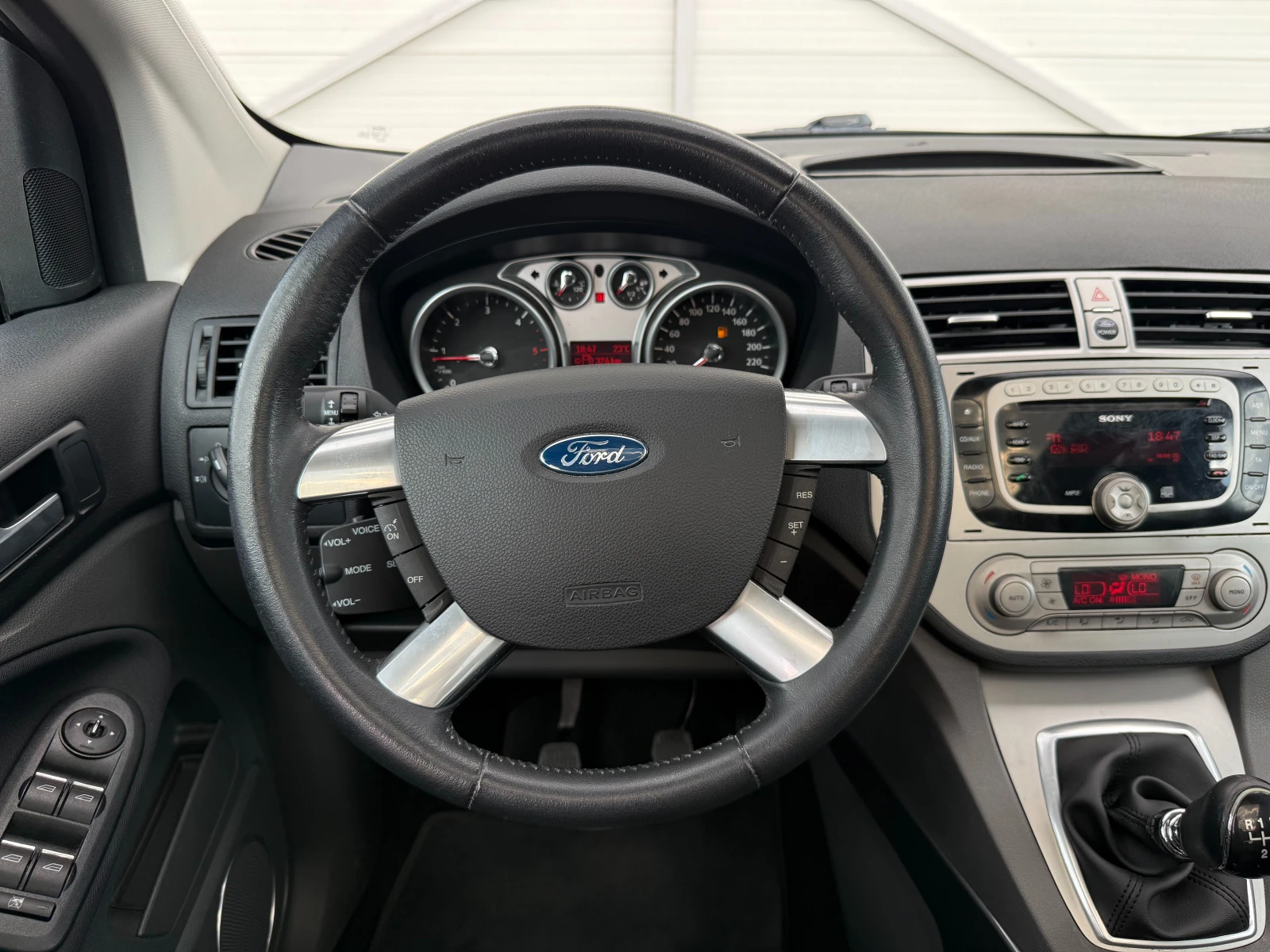 Ford Kuga 2.0 TDCI 4х4Панорама/Кожа/Темпомат/Собствен лизинг, снимка 13 - Автомобили и джипове - 54346684