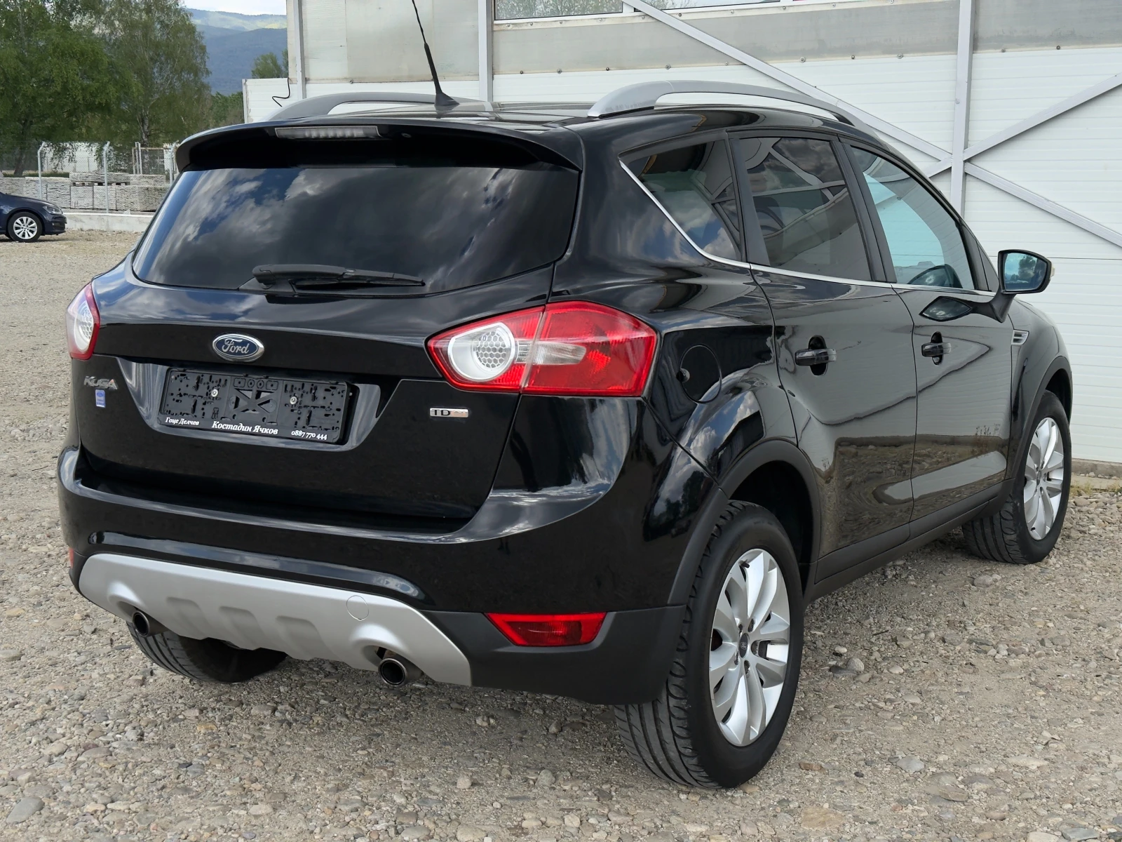 Ford Kuga 2.0 TDCI 4х4Панорама/Кожа/Темпомат/Собствен лизинг, снимка 4 - Автомобили и джипове - 54346684