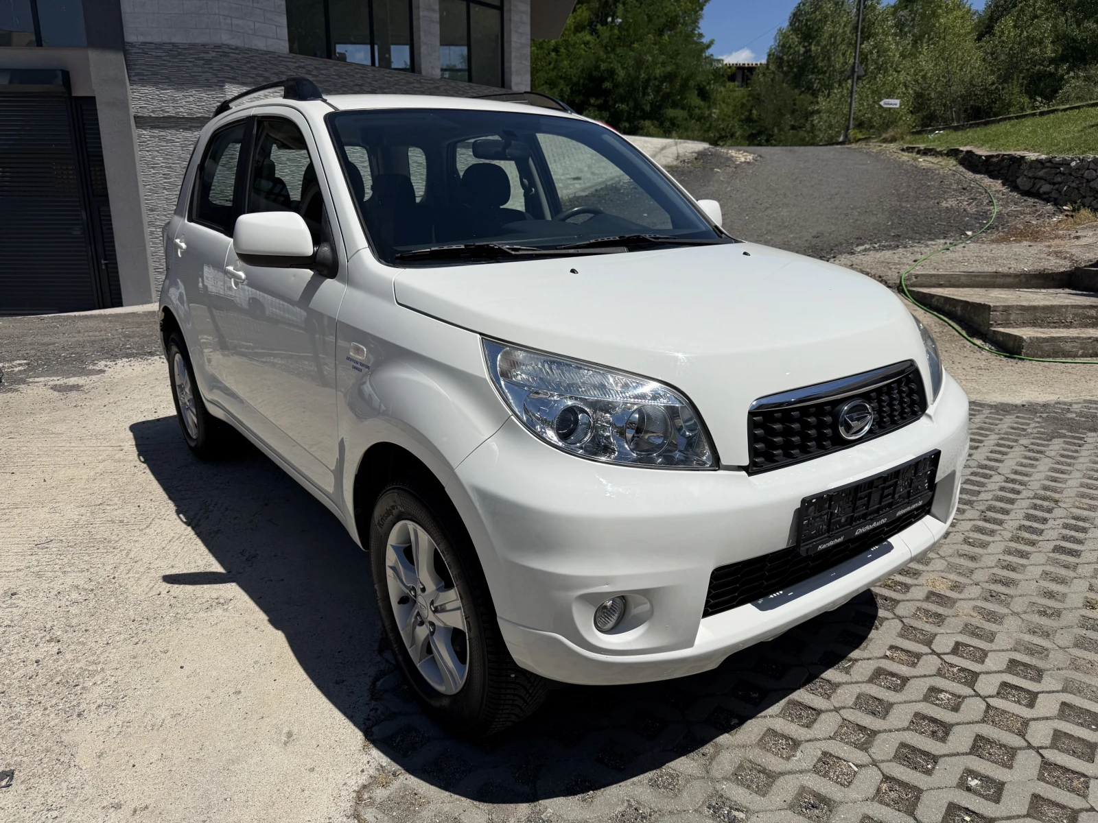 Daihatsu Terios 1.5i 4WD, снимка 2 - Автомобили и джипове - 55500723
