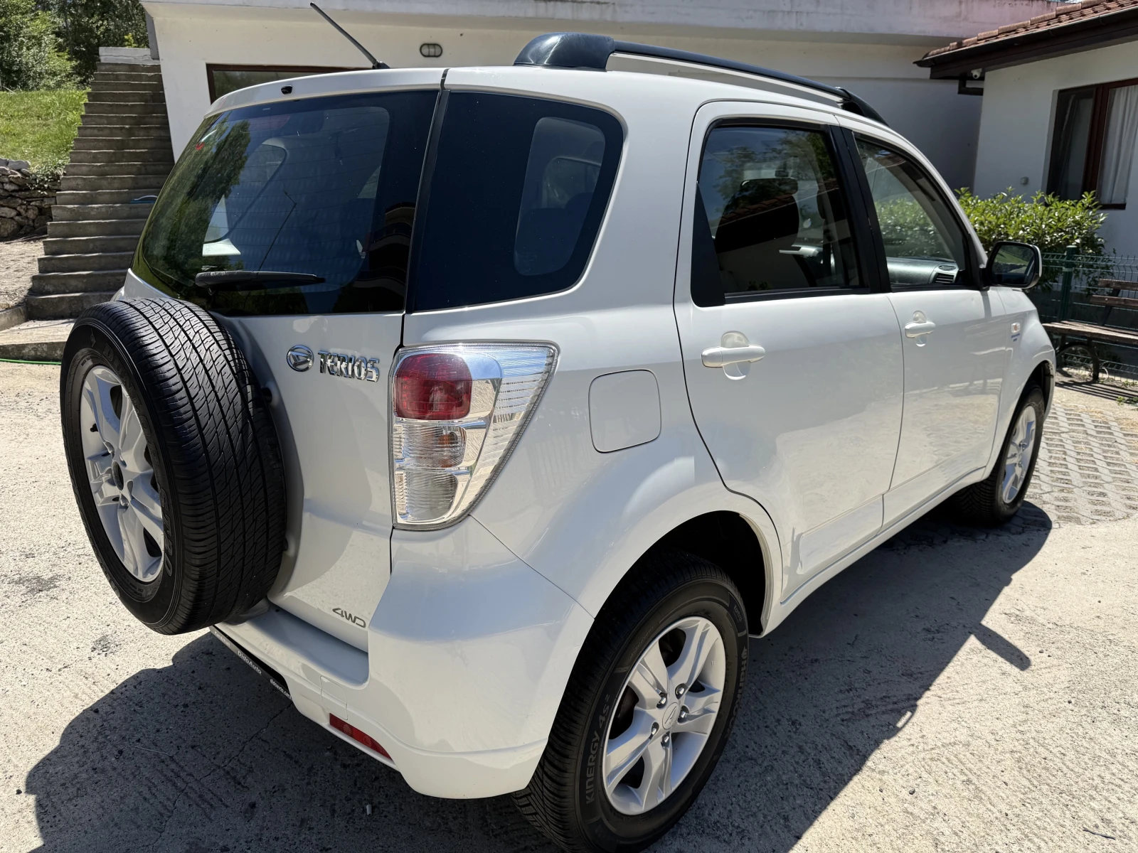 Daihatsu Terios 1.5i 4WD, снимка 4 - Автомобили и джипове - 55500723