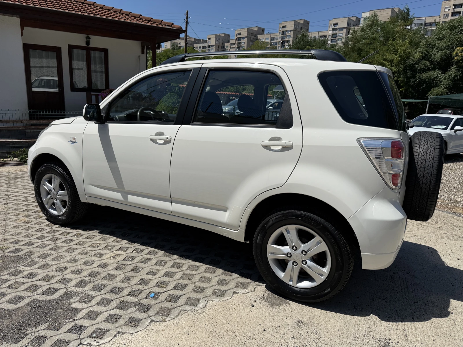 Daihatsu Terios 1.5i 4WD, снимка 7 - Автомобили и джипове - 55500723