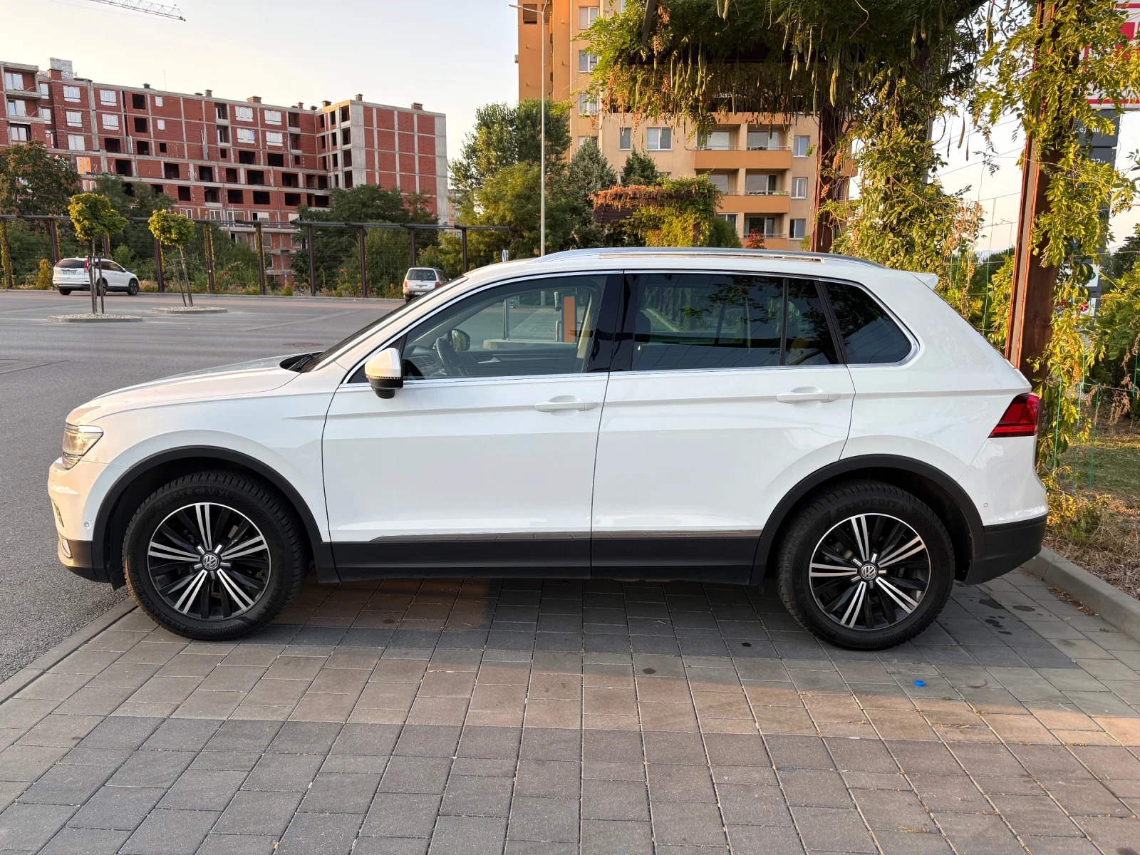 VW Tiguan 2.0 TDI Comfortline 4Motion, снимка 7 - Автомобили и джипове - 55781445