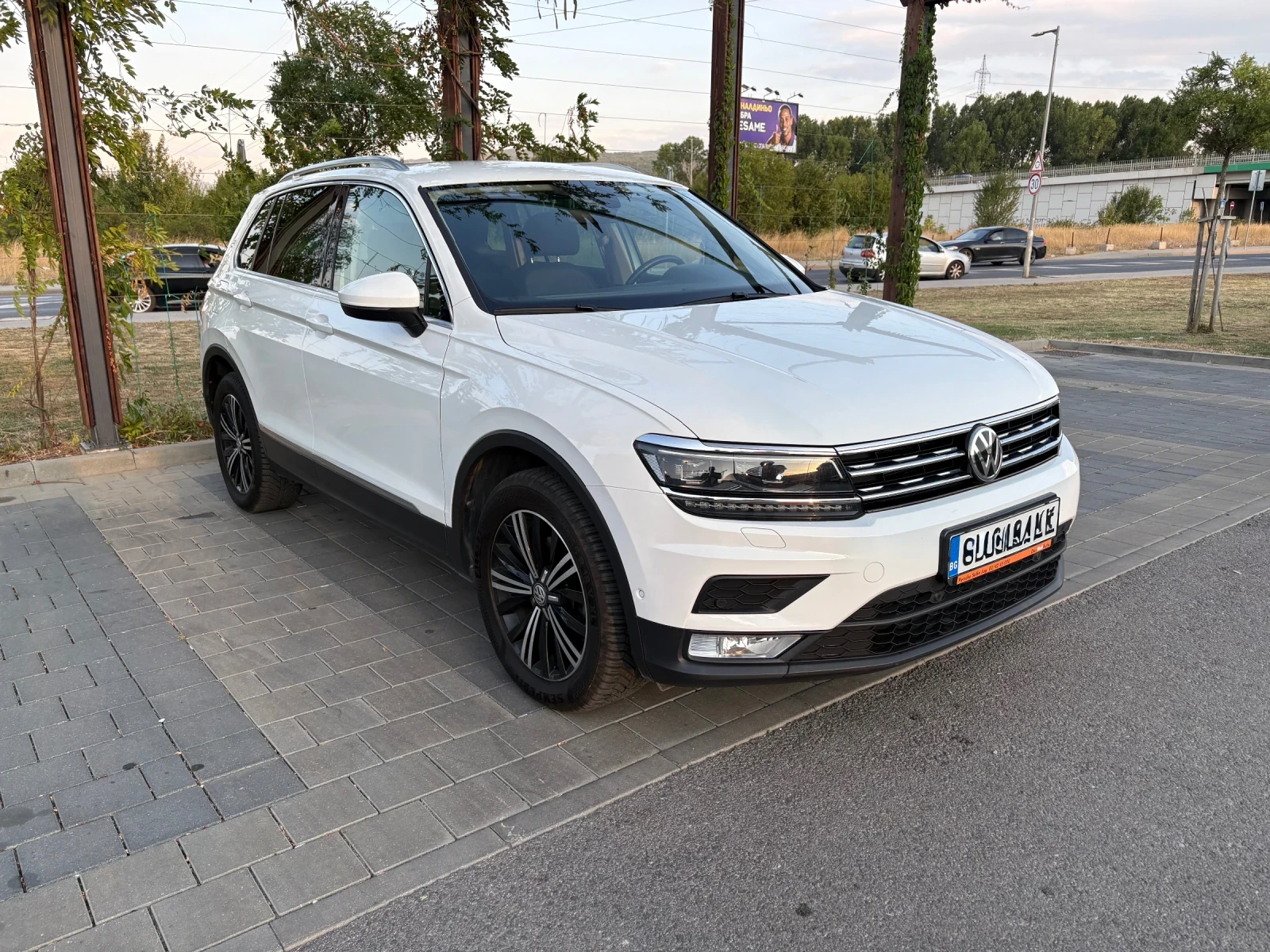 VW Tiguan 2.0 TDI Comfortline 4Motion, снимка 3 - Автомобили и джипове - 55781445