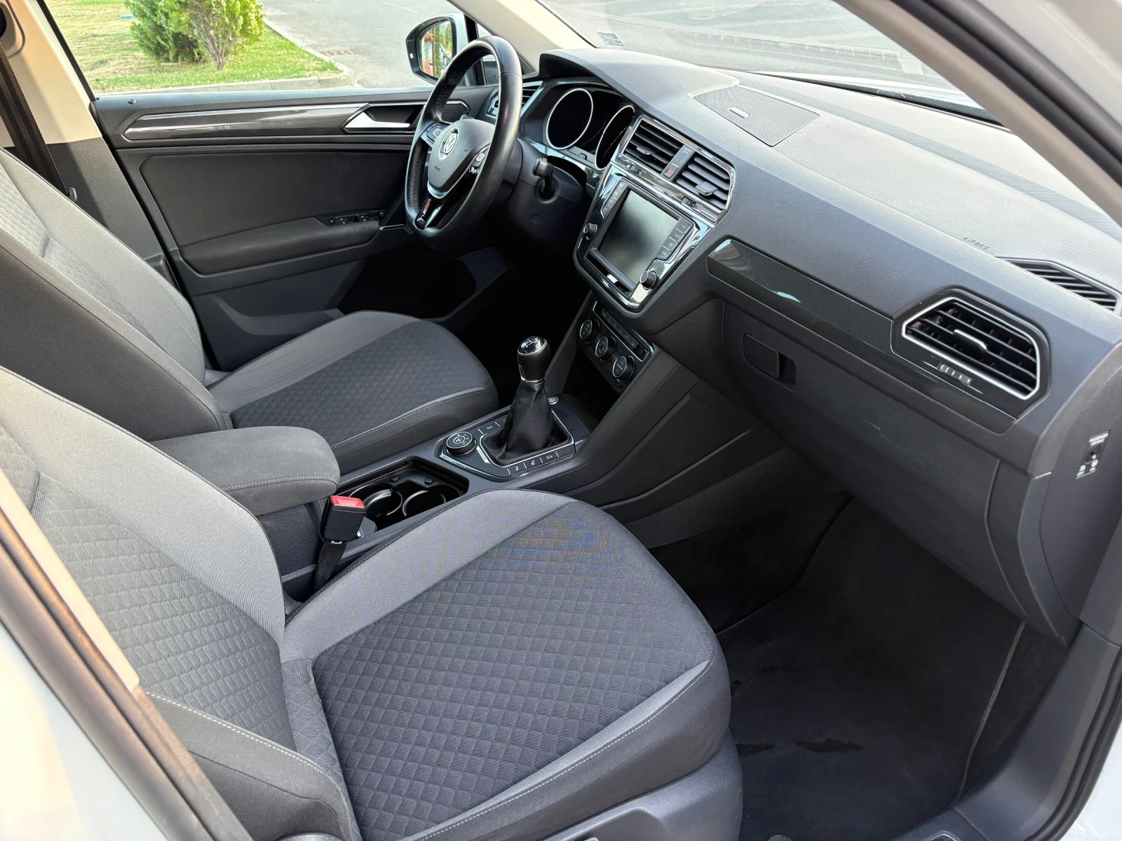 VW Tiguan 2.0 TDI Comfortline 4Motion, снимка 10 - Автомобили и джипове - 55781445