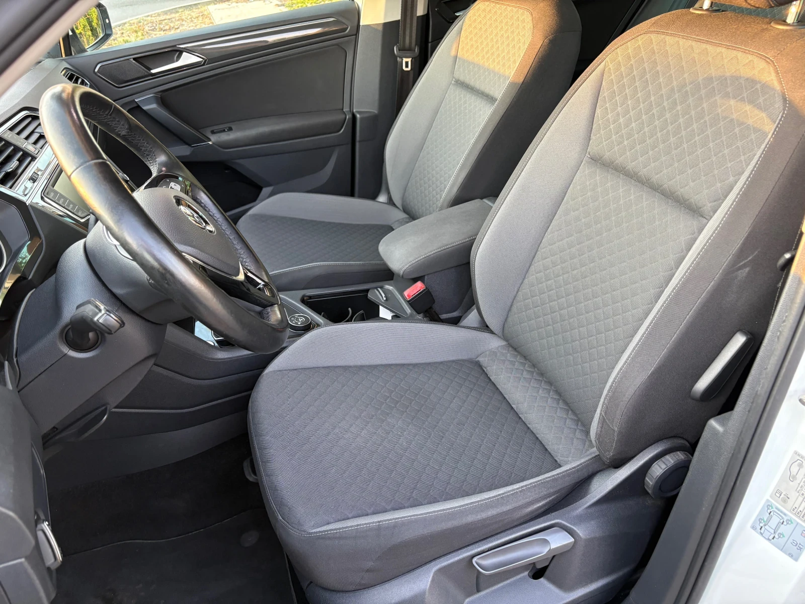 VW Tiguan 2.0 TDI Comfortline 4Motion, снимка 9 - Автомобили и джипове - 55781445
