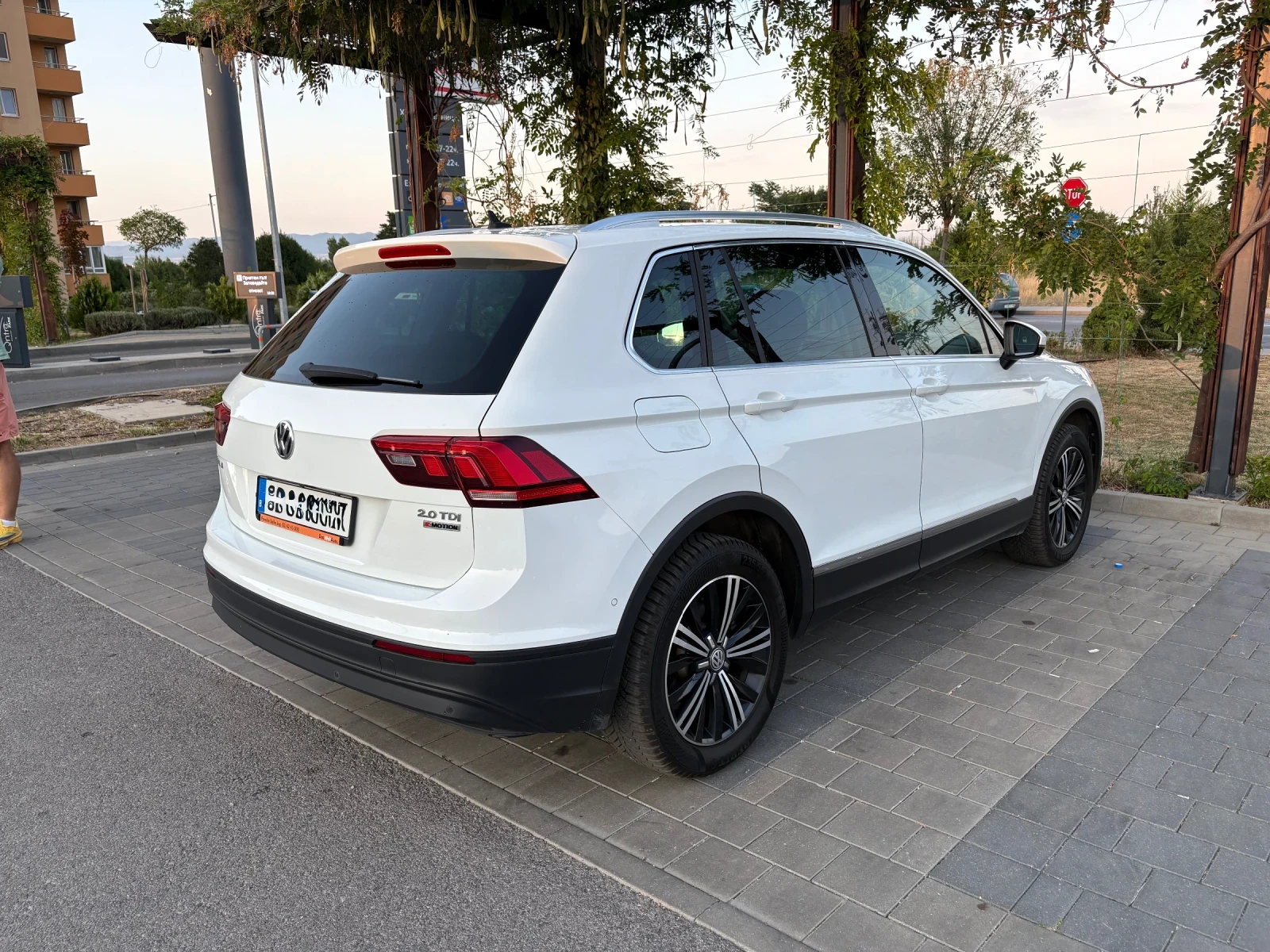 VW Tiguan 2.0 TDI Comfortline 4Motion, снимка 5 - Автомобили и джипове - 55781445