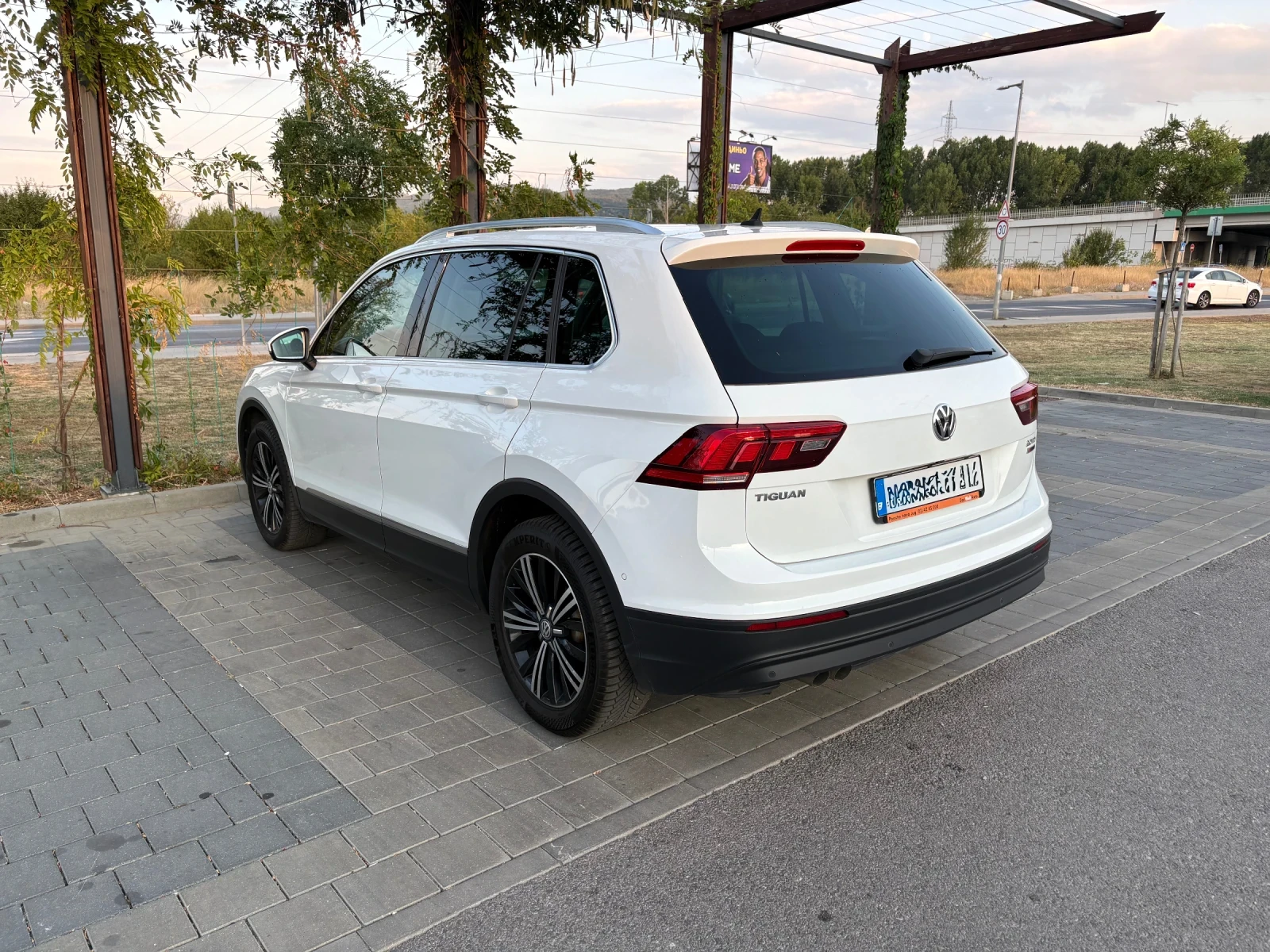 VW Tiguan 2.0 TDI Comfortline 4Motion, снимка 6 - Автомобили и джипове - 55781445