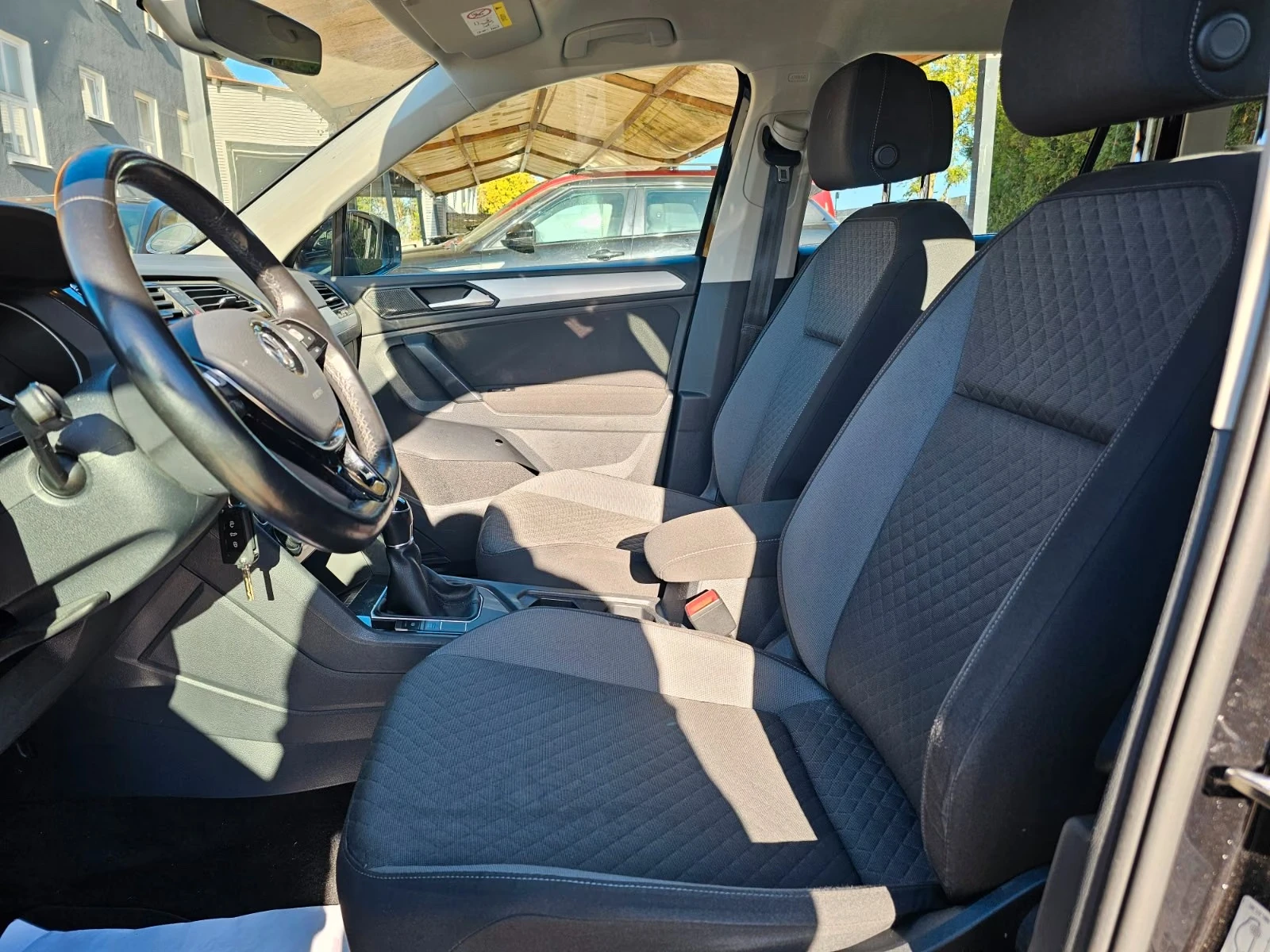 VW Tiguan Comfortline, снимка 12 - Автомобили и джипове - 56622554