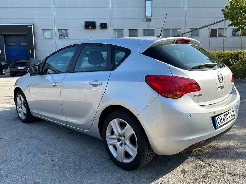 Opel Astra 1, 4 Бензин, снимка 3 - Автомобили и джипове - 47120831