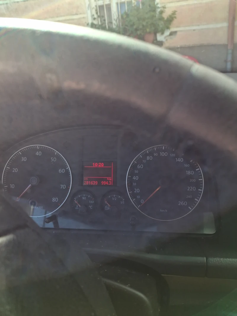 VW Touran, снимка 9 - Автомобили и джипове - 52891381