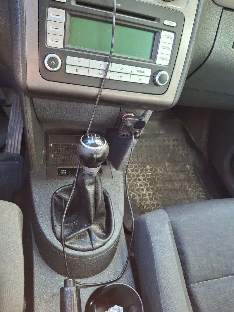 VW Touran, снимка 8 - Автомобили и джипове - 52891381