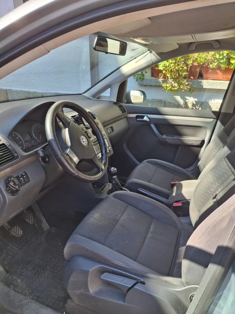 VW Touran, снимка 7 - Автомобили и джипове - 52891381