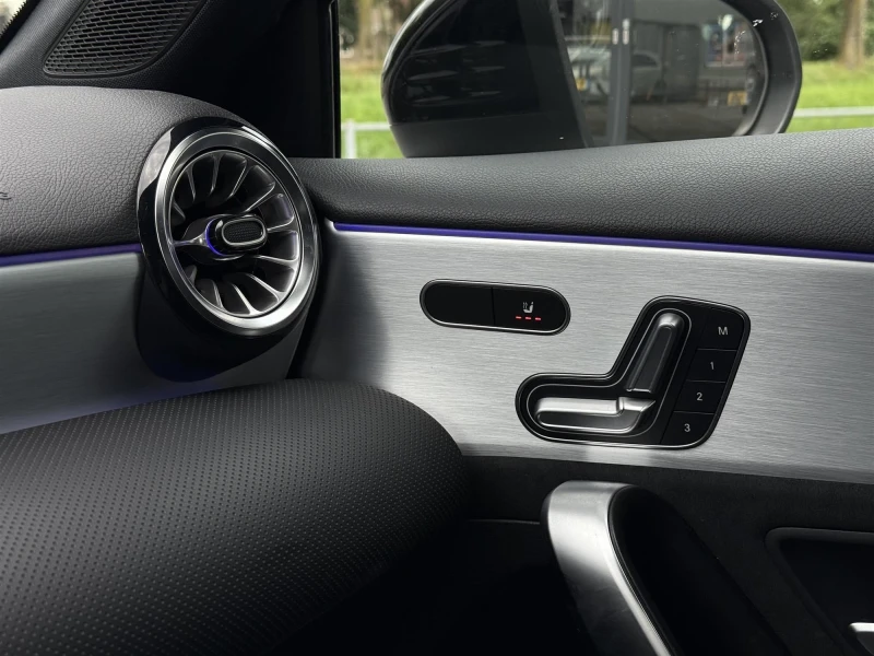 Mercedes-Benz A 250 Business Solution AMG, снимка 13 - Автомобили и джипове - 52322700