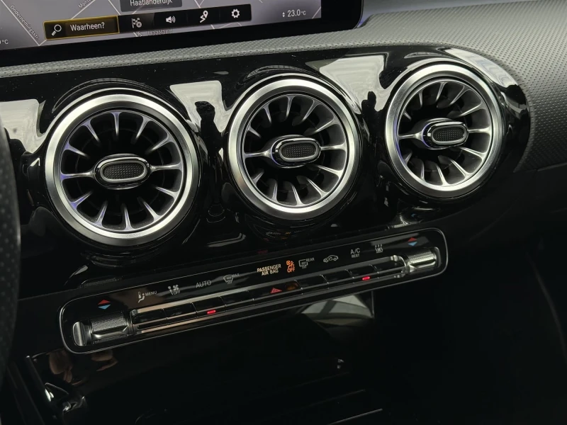 Mercedes-Benz A 250 Business Solution AMG, снимка 11 - Автомобили и джипове - 52322700