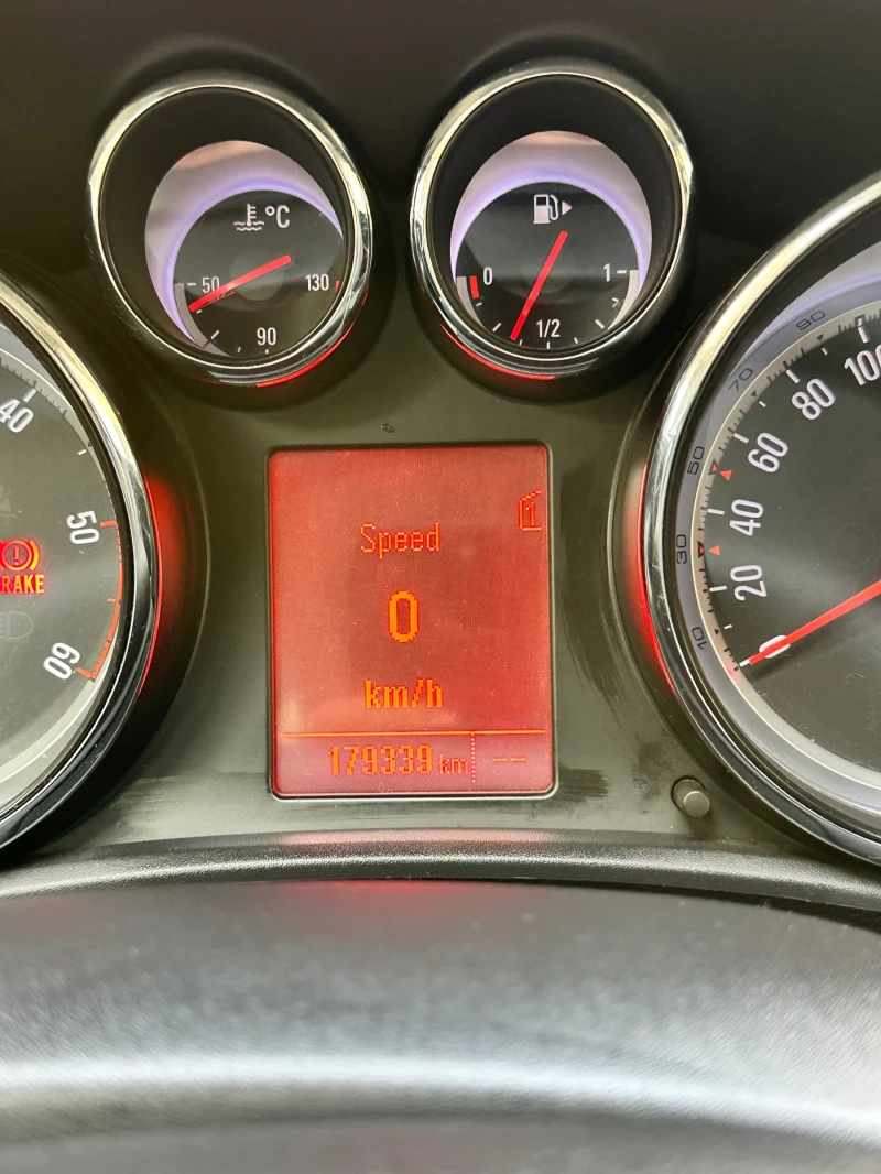 Opel Astra J 1.7 cdti, снимка 8 - Автомобили и джипове - 52724289