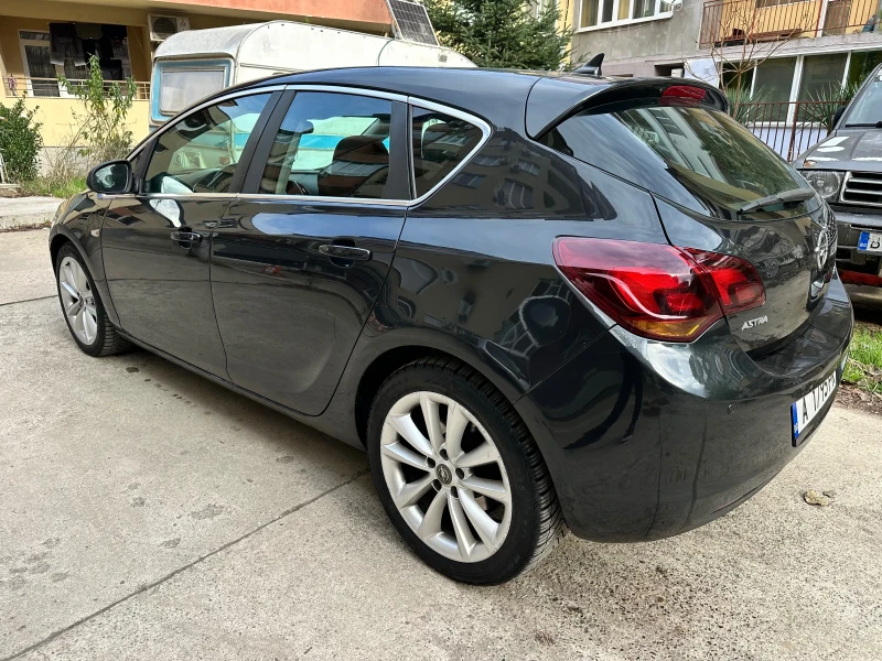 Opel Astra J 1.7 cdti, снимка 4 - Автомобили и джипове - 52724289