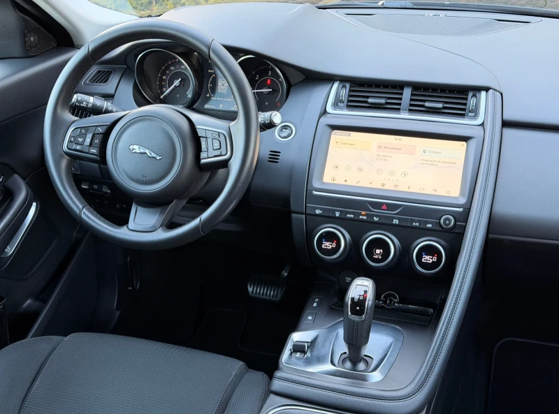 Jaguar E-pace 2.0d-AWD-4X4-АВТОМАТ-9АТ-НАВИ-КАМЕРА-УНИКАТ-93Х.КМ, снимка 12 - Автомобили и джипове - 53157465