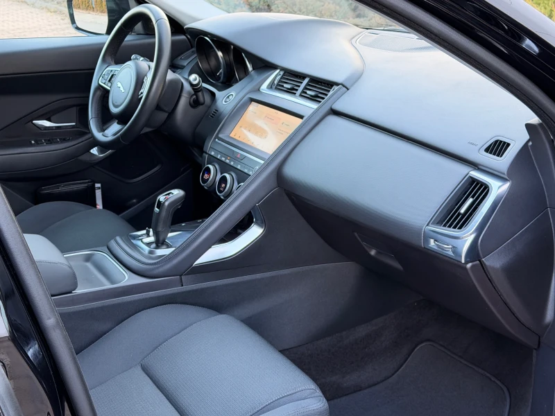 Jaguar E-pace 2.0d-AWD-4X4-АВТОМАТ-9АТ-НАВИ-КАМЕРА-УНИКАТ-93Х.КМ, снимка 14 - Автомобили и джипове - 53157465