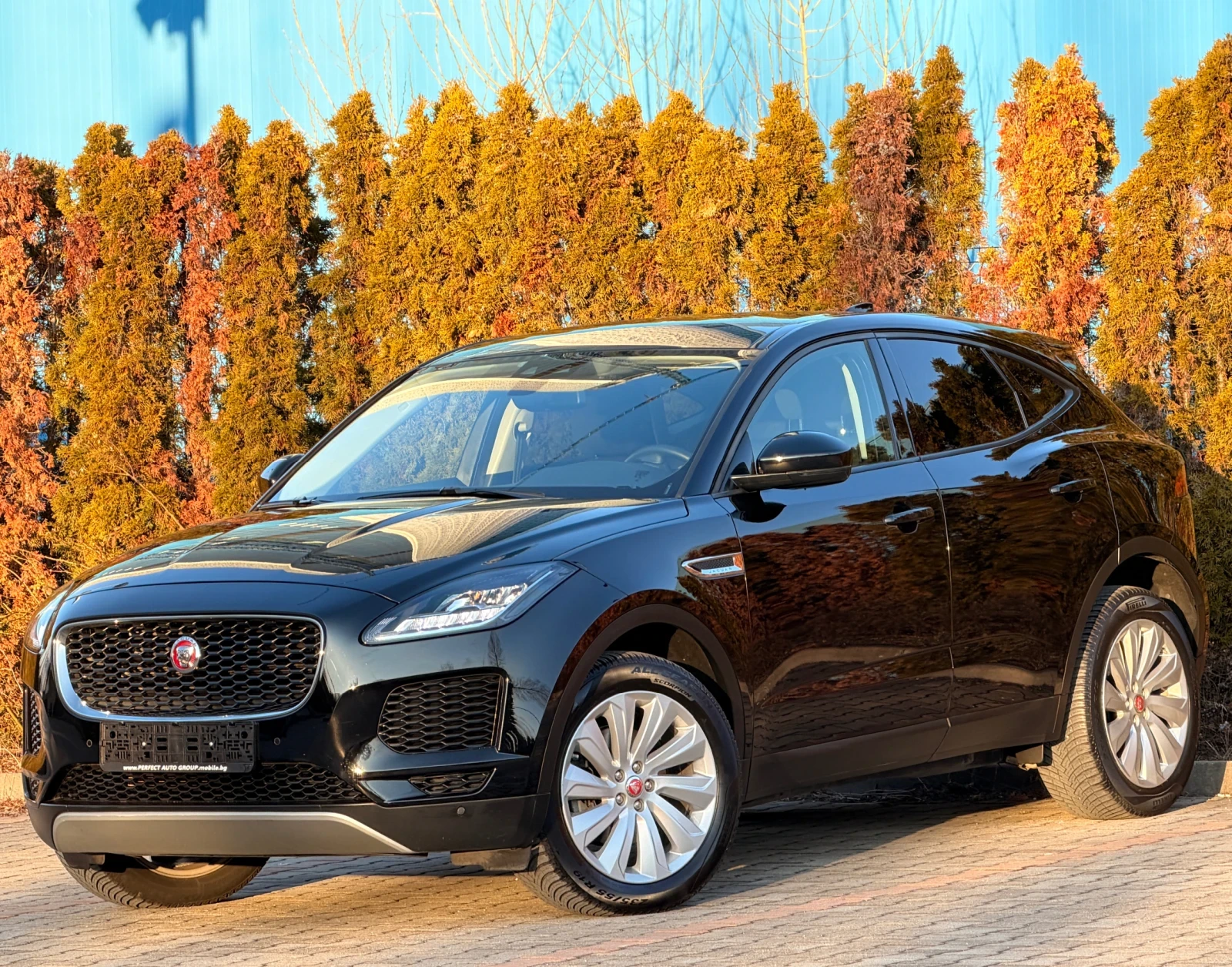 Jaguar E-pace 2.0d-AWD-4X4-АВТОМАТ-9АТ-НАВИ-КАМЕРА-УНИКАТ-93Х.КМ, снимка 1