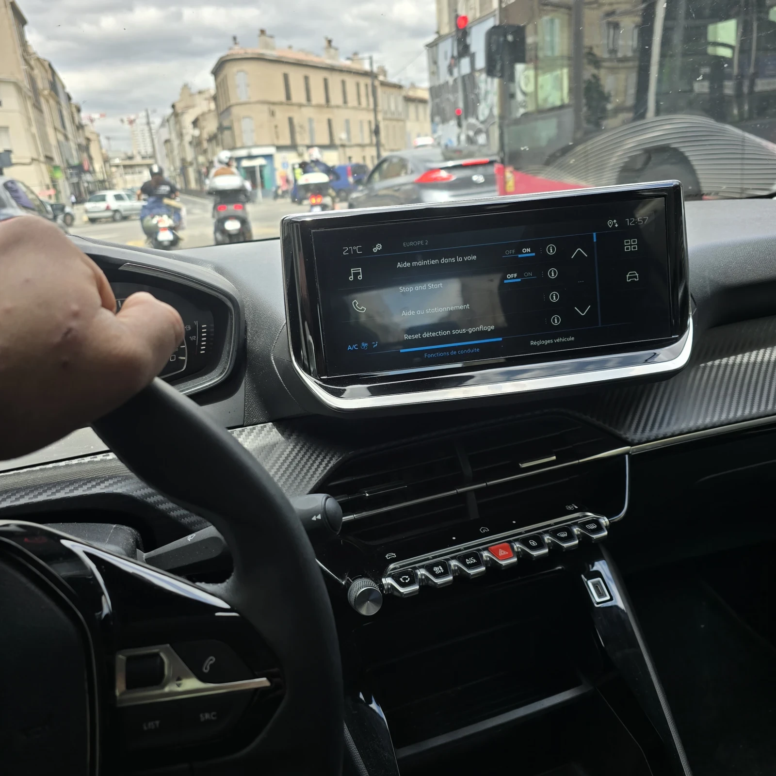 Peugeot 208  - изображение 4