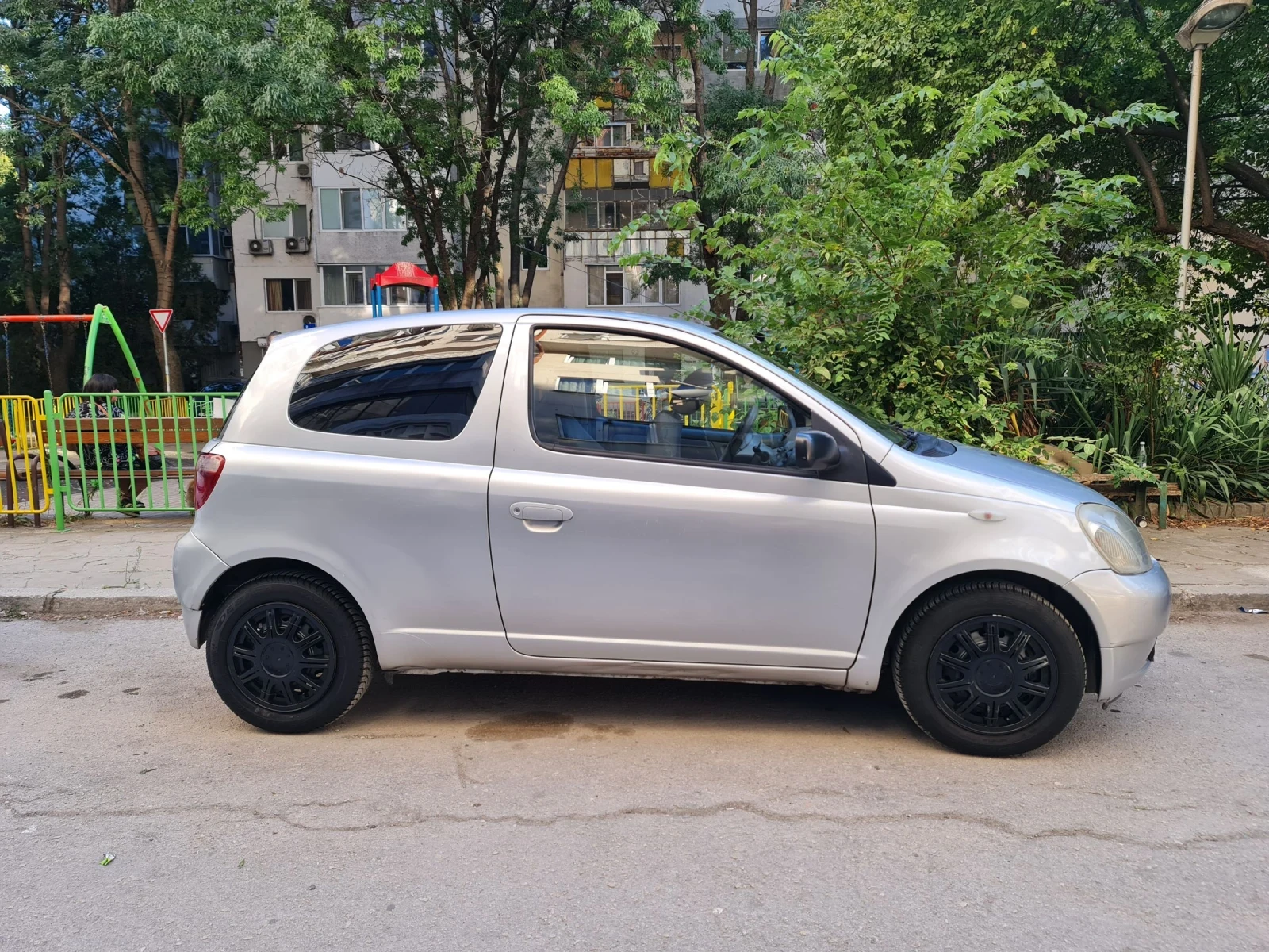 Toyota Yaris 1.3 - изображение 5