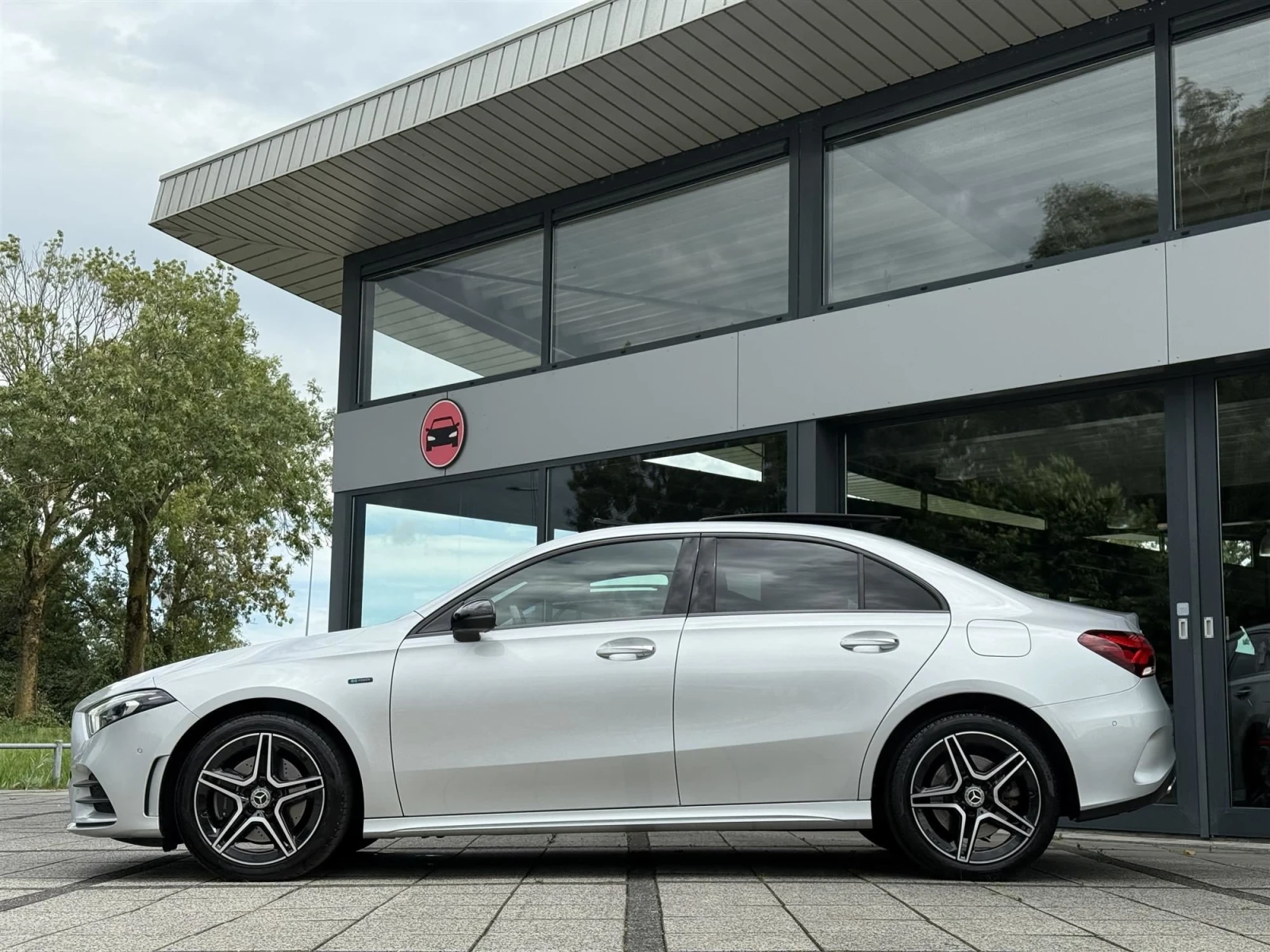 Mercedes-Benz A 250 Business Solution AMG - изображение 3