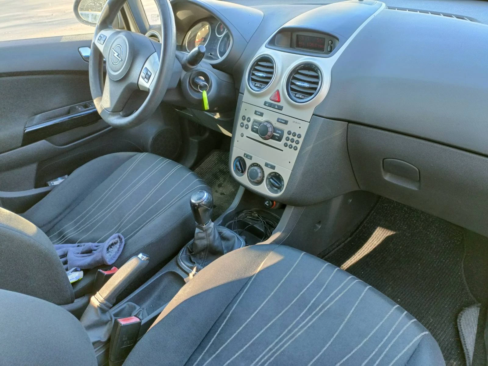 Opel Corsa 1.4 - изображение 5