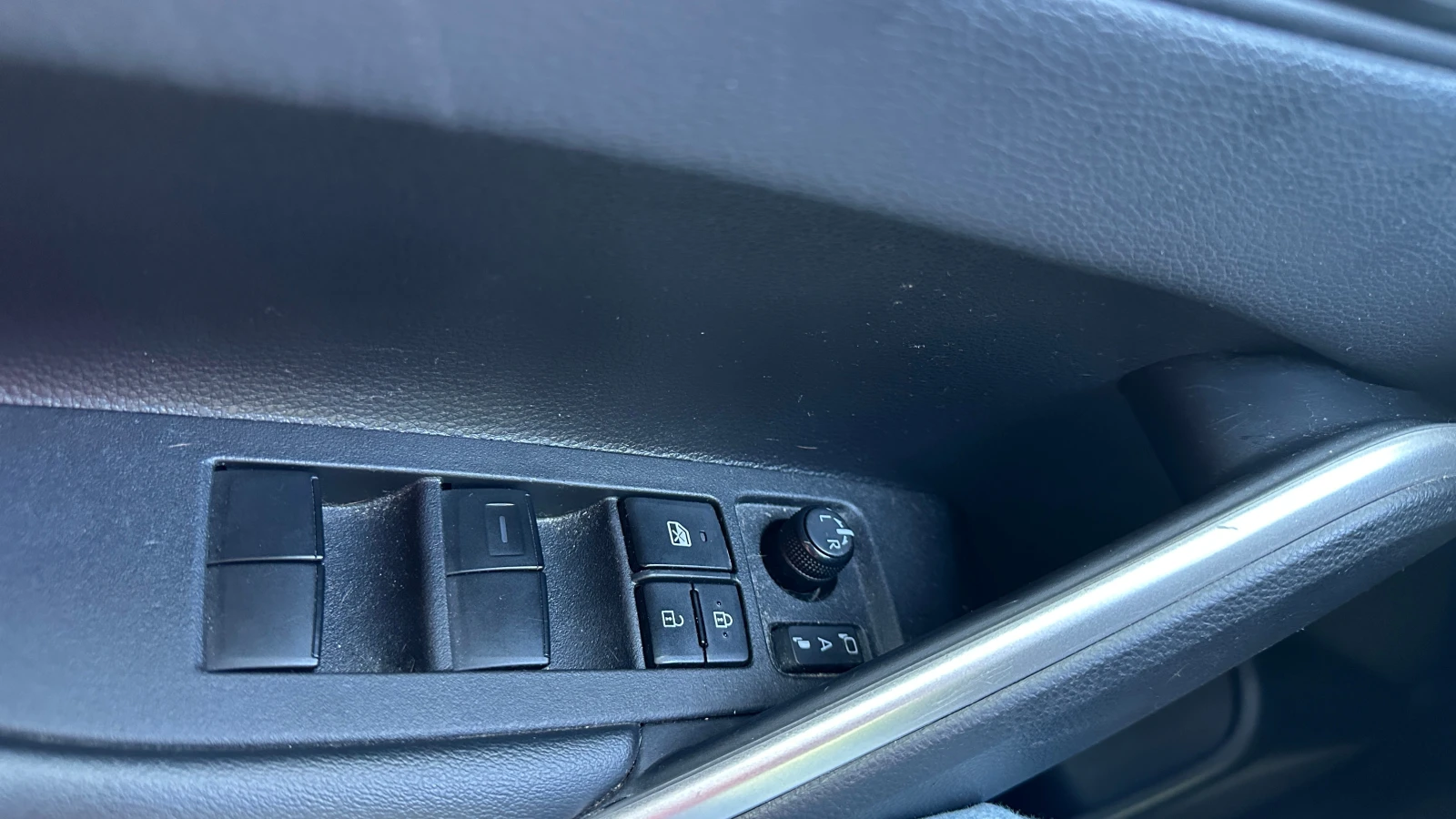 Toyota Corolla Cross 2.0 Hybrid Executive Plus 4x4 | Mobile.bg � ����������� 17