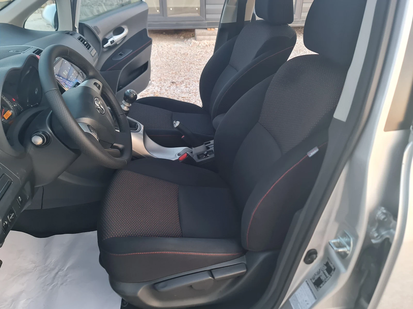 Toyota Auris 1.6 VVTI FaceLift Navi Evro 5, снимка 6 - Автомобили и джипове - 53854168