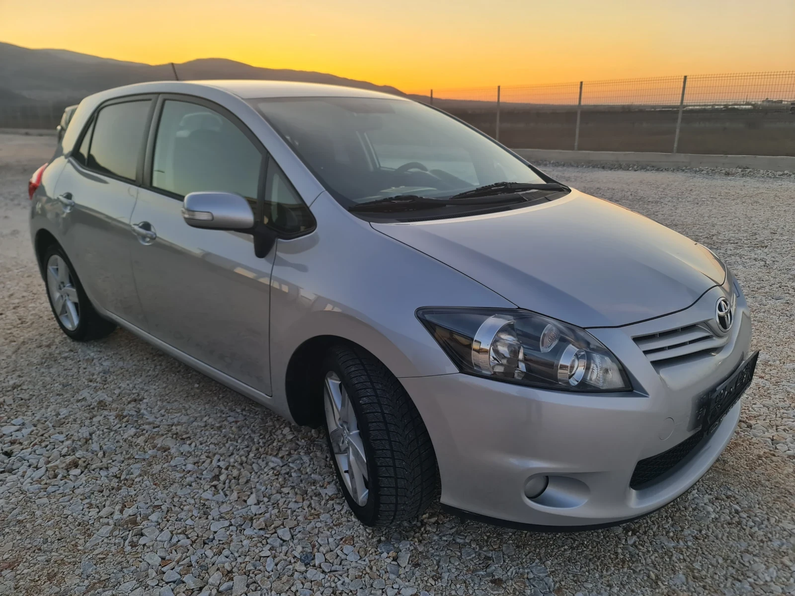 Toyota Auris 1.6 VVTI FaceLift Navi Evro 5, снимка 3 - Автомобили и джипове - 53854168