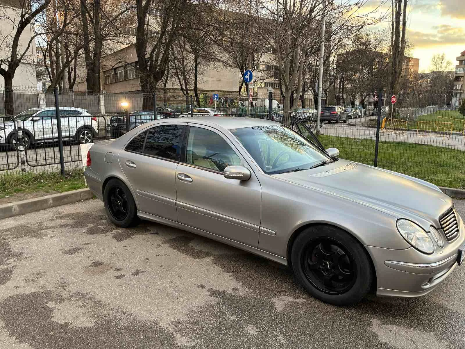 Mercedes-Benz E 270, снимка 14 - Автомобили и джипове - 54166736