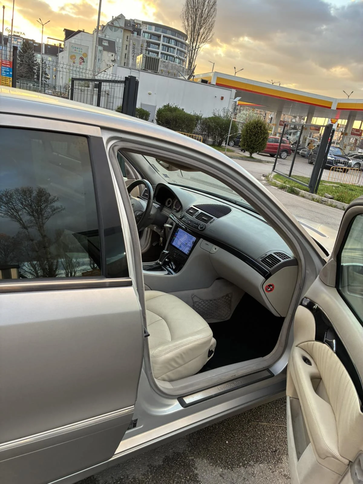 Mercedes-Benz E 270, снимка 8 - Автомобили и джипове - 54166736